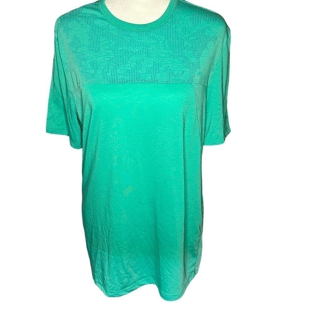 𝅺under Armour T-Shirt Size Medium